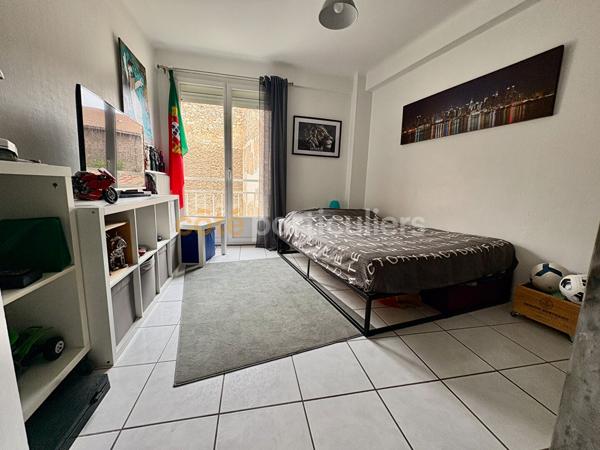 Vente
                Appartement78,02 m² - 4 Pièces -
                    NARBONNE (11100)
