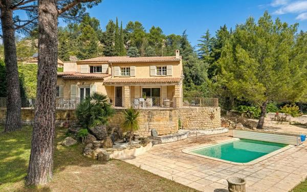 Maison à vendre    6 pièces •  Pujaut