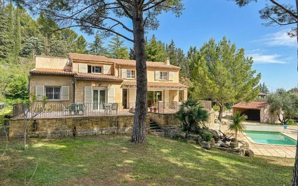 Maison à vendre    6 pièces •  Pujaut