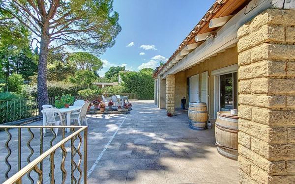 Maison à vendre    6 pièces •  Pujaut