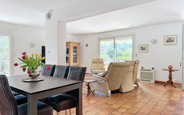 Maison à vendre    6 pièces •  Pujaut