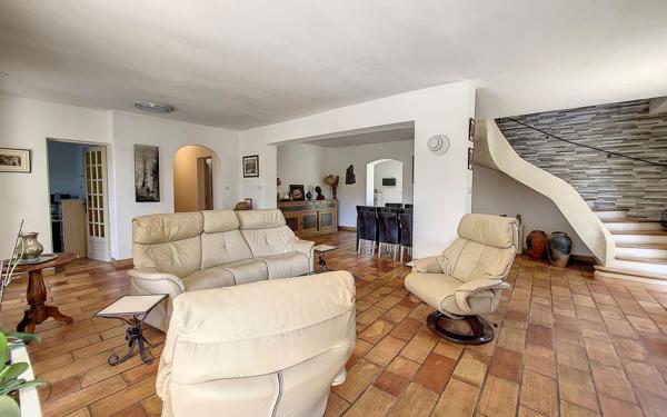 Maison à vendre    6 pièces •  Pujaut