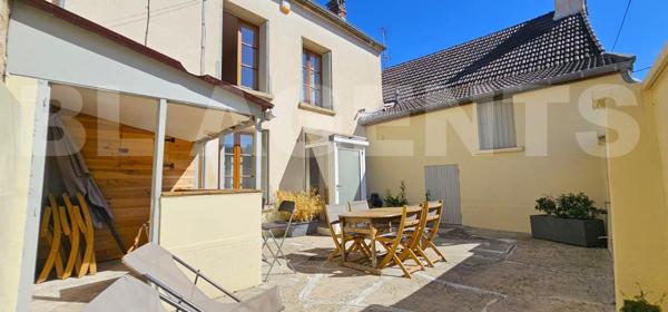 Maison de ville 94 m² sans travaux / Extérieurs clos / Grand GARAGE + Dépendance / Toutes commodités