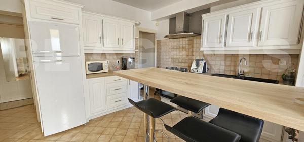 Maison de ville 94 m² sans travaux / Extérieurs clos / Grand GARAGE + Dépendance / Toutes commodités