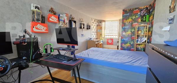 Maison de ville 94 m² sans travaux / Extérieurs clos / Grand GARAGE + Dépendance / Toutes commodités