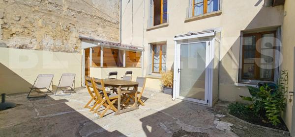 Maison de ville 94 m² sans travaux / Extérieurs clos / Grand GARAGE + Dépendance / Toutes commodités