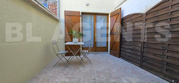 Maison de ville 94 m² sans travaux / Extérieurs clos / Grand GARAGE + Dépendance / Toutes commodités