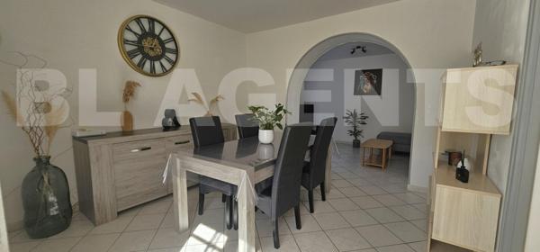 Maison de ville 94 m² sans travaux / Extérieurs clos / Grand GARAGE + Dépendance / Toutes commodités