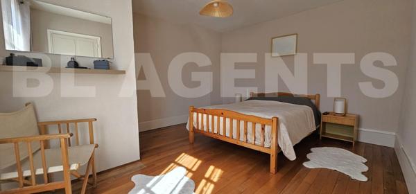 Maison de ville 94 m² sans travaux / Extérieurs clos / Grand GARAGE + Dépendance / Toutes commodités