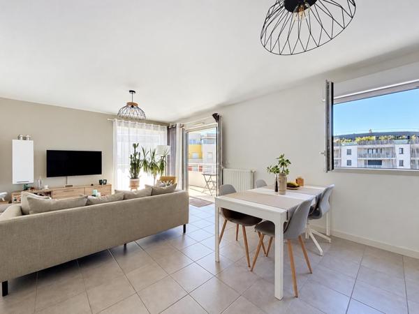 TALENCE – Un T3 lumineux avec grand balcon d’angle, dans un secteur recherché.