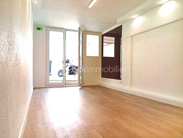 Local d activites de 71 m²