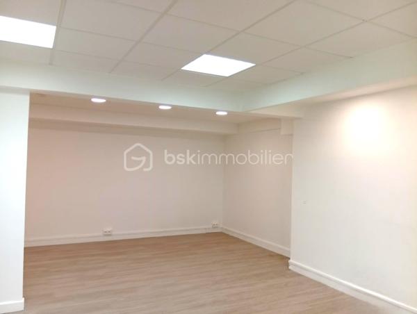 Local d activites de 71 m²