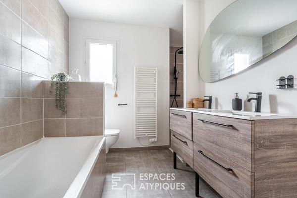 Charmante maison avec terrasse et piscine au coeur des Cheres