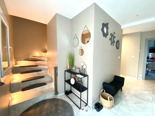 Maison à Lons-le-Saunier, 39000 - 7 pièces 185m²