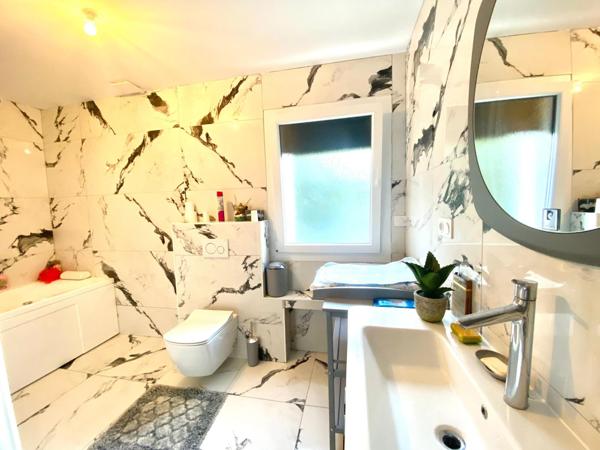 Maison à Lons-le-Saunier, 39000 - 7 pièces 185m²