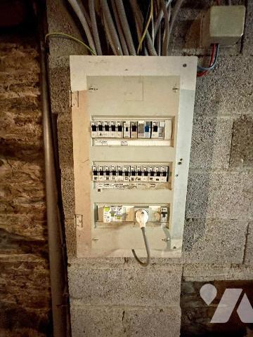 Jolie maison de caractère proche du centre ville.
Cette bâtisse en pierre du début 20 éme est ...