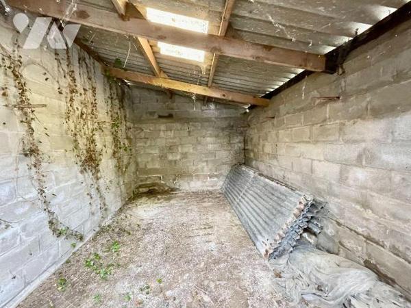 Jolie maison de caractère proche du centre ville.
Cette bâtisse en pierre du début 20 éme est ...