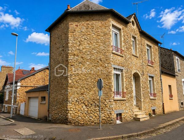 A Fougères, découvrez cette maison en pierre de 118 m², idéalement située, proche arret de bus, commodités et écoles.

Au rez-de-chaussée, l’entrée dessert un salon, une cuisine aménagée et équipée, une salle à manger avec accès direct à la terrasse, un bureau, une salle de bains et un WC indépendant. Une cave/buanderie ainsi qu’un garage avec porte motorisée et mezzanine complètent ce niveau.

À l’étage, vous trouverez 3 chambres, dont une avec rangements, ainsi qu’une salle d’eau avec douche et WC. Une 4e chambre aménagée sous combles complète l’ensemble.

La maison a bénéficié de plusieurs travaux il y a environ 6 à 8 ans : électricité, radiateurs, cuisine, ballon d'eau chaude, VMC et menuiseries. Elle dispose également de fenêtres PVC double vitrage et de la fibre.

Une maison à la configuration atypique, avec du caractère et surtout un extérieur chaleureux alliant bois et pierre, agréable à vivre aux beaux jours.