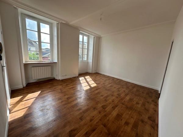 Appartement
                                                                                                                                                                                                                                                                                                                        3 pièce(s)                                                                                                                                                                                                          2 chambre(s)                                                                                                                                                                                                          60.3  m²