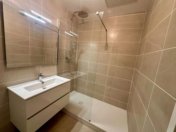 Appartement rénové, lumineux et idéalement situé au coeur de Miribel, aux portes de Lyon