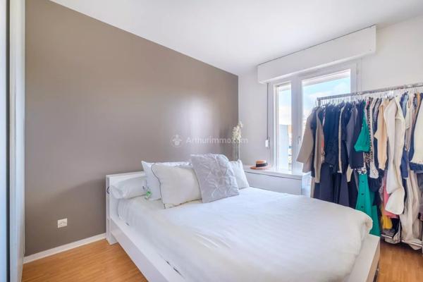 Vente                                                      Appartement
                        
                     5 pièces                      100 m2                     à Villeurbanne