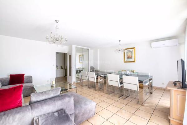 Vente                                                      Appartement
                        
                     5 pièces                      100 m2                     à Villeurbanne