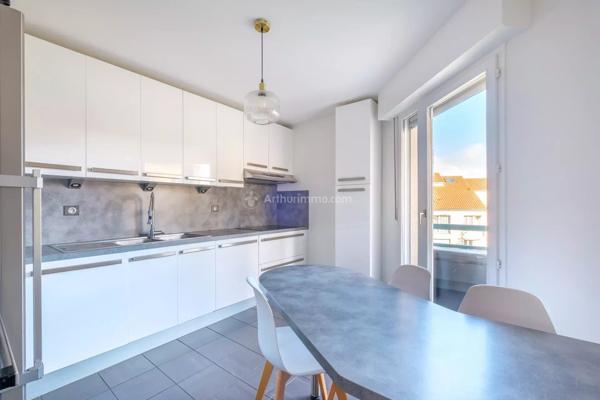 Vente                                                      Appartement
                        
                     5 pièces                      100 m2                     à Villeurbanne