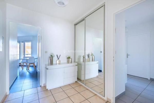 Vente                                                      Appartement
                        
                     5 pièces                      100 m2                     à Villeurbanne