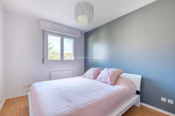 Vente                                                      Appartement
                        
                     5 pièces                      100 m2                     à Villeurbanne