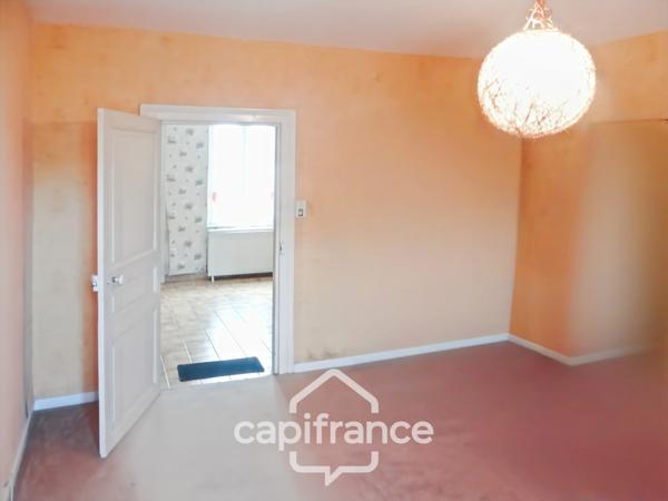 À vendre, maison d’habitation située dans une zone résidentielle