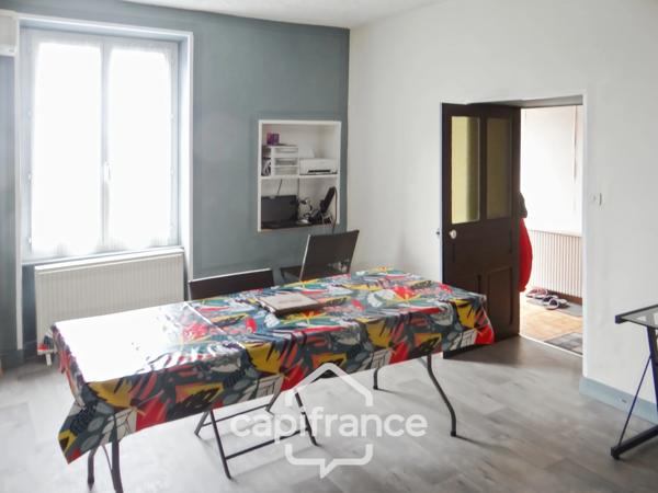 À vendre, maison d’habitation située dans une zone résidentielle