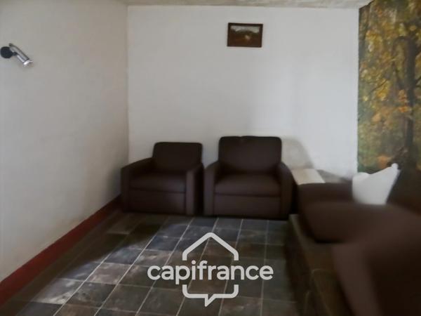À vendre, maison d’habitation située dans une zone résidentielle