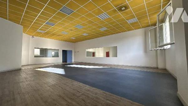 BATIMENT 360 M² environ CENTRE VILLE