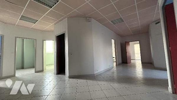 BATIMENT 360 M² environ CENTRE VILLE