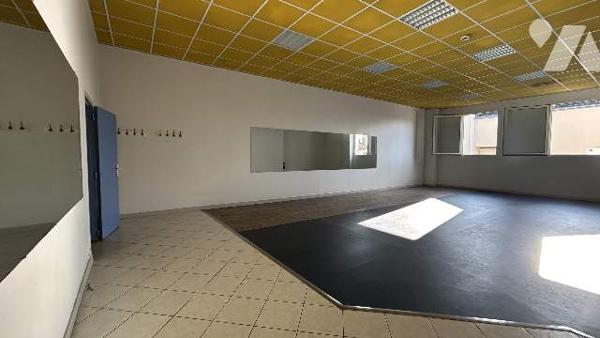 BATIMENT 360 M² environ CENTRE VILLE