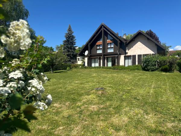 Maison à vendre 9 pièces  (01)