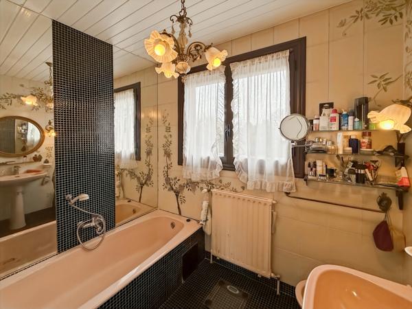 Maison à vendre 9 pièces  (01)