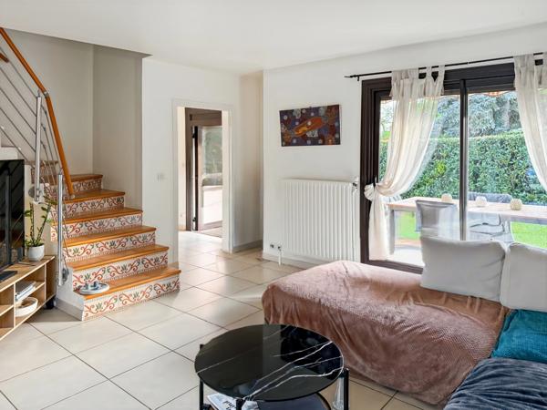Maison à vendre 9 pièces  (01)