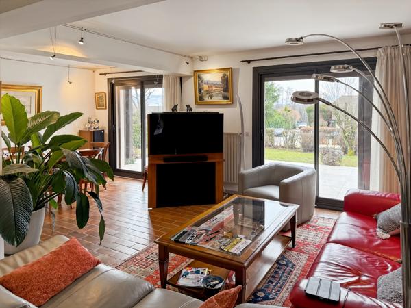 Maison à vendre 9 pièces  (01)