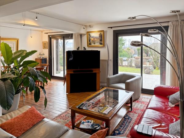 Maison à vendre 9 pièces  (01)