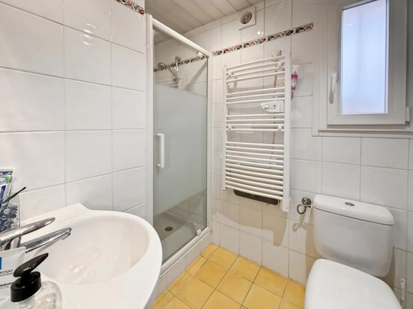 Maison à vendre 9 pièces  (01)