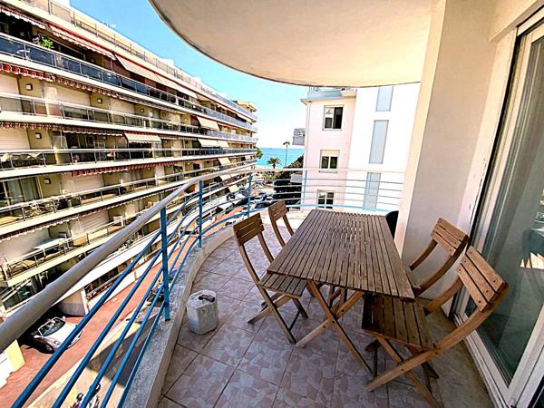 Dpt Alpes Maritimes (06), à vendre JUAN LES PINS appartement T1  vue mer