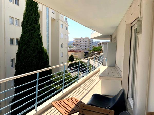 Dpt Alpes Maritimes (06), à vendre JUAN LES PINS appartement T1  vue mer