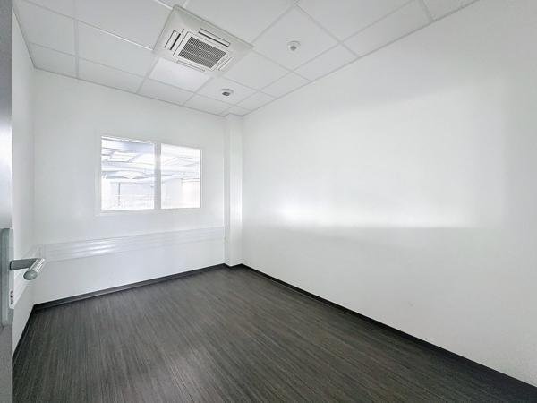 Local/bureau à louer PARCAY MESLAY (37)