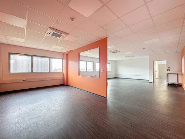 Local/bureau à louer PARCAY MESLAY (37)