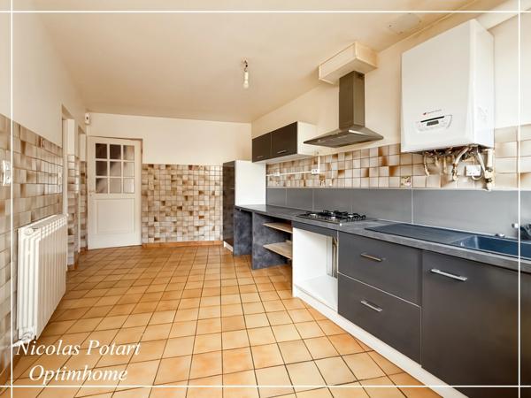 Maison 4 pièces avec cour, préau et bureau – Centre de Lacroix-Saint-Ouen