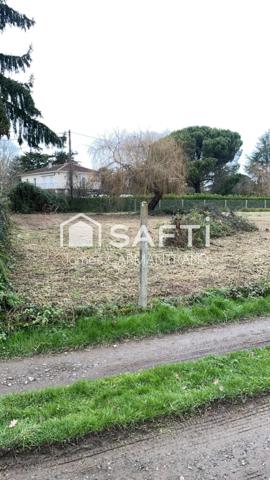 Beau terrain plat, constructible et viabilisé de 986m²