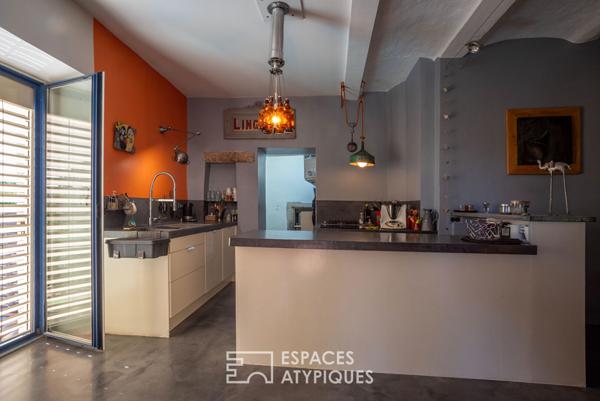 Magnanerie de charme avec vue, piscine et grand terrain arboré