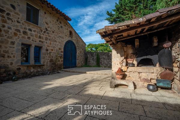 Magnanerie de charme avec vue, piscine et grand terrain arboré