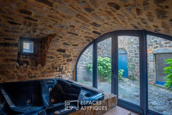 Magnanerie de charme avec vue, piscine et grand terrain arboré